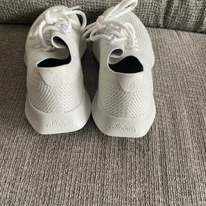 All birds woman’s tree dashers